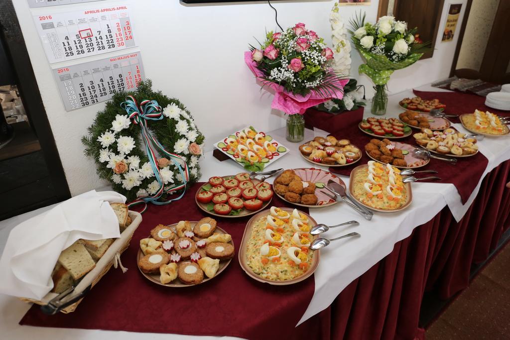 Hovirag Panzio Hotel Borzont ภายนอก รูปภาพ